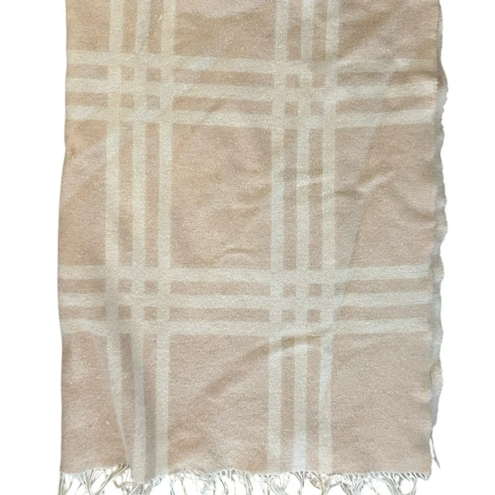 Alicia Adams Alpaca Soft Fringe Throw in Cream and Tan